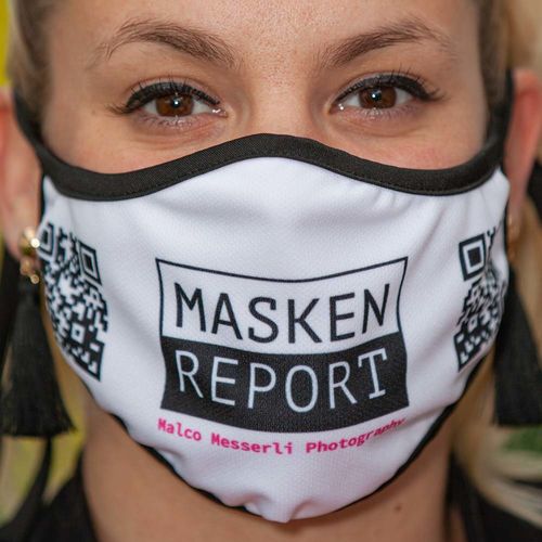 Person mit Atemschutz-Maske Wehr, Deutschland, Masken-Augen 1x1 Masken.Report August 2020, Photography by Malco Messerli Photography