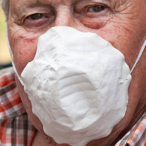 Person mit Atemschutz-Maske Wehr, Deutschland, Masken-Augen 1x1 Masken.Report Juni 2020, Photography by Malco Messerli Photography